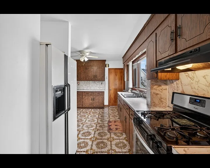 53 Sycamore St #2 — Photo 2