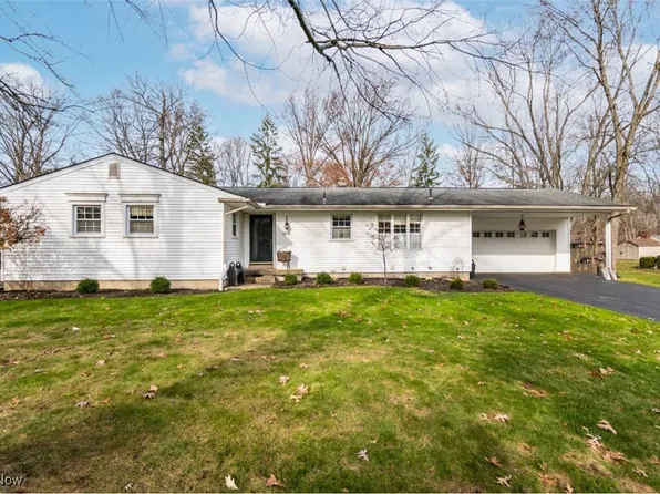 284 Moreland Dr, Canfield, OH 44406
