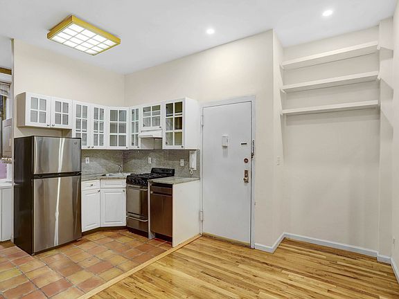 4th image of 103 Charles St APT 1RE