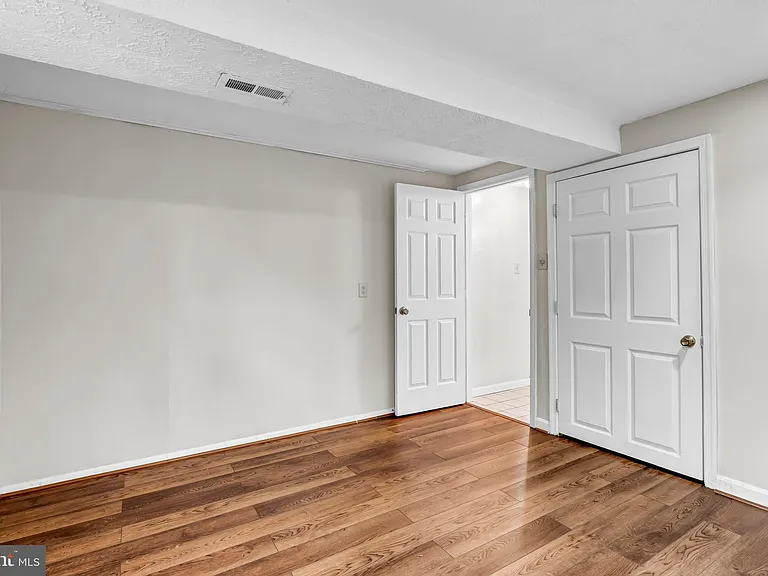 14715 Lock Dr — Photo 35