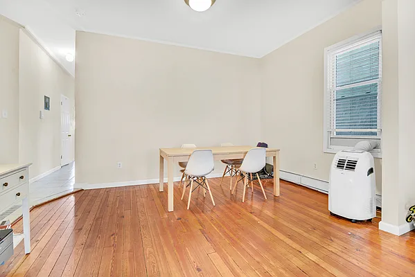 Rented by Halvatzis Realty | media 28