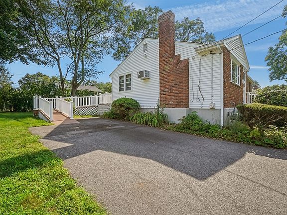 3rd image of 111 Crestfield Dr