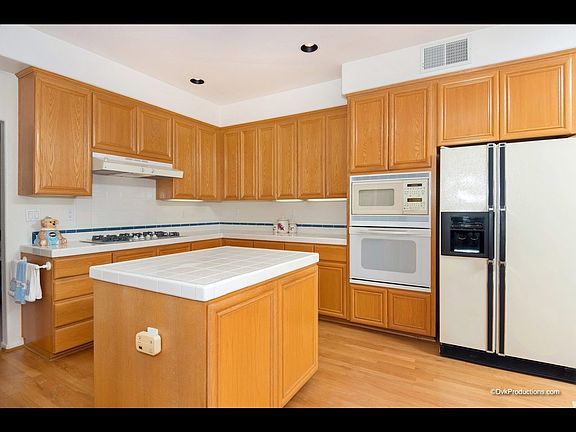 3rd image of 5142 Wisteria Dr