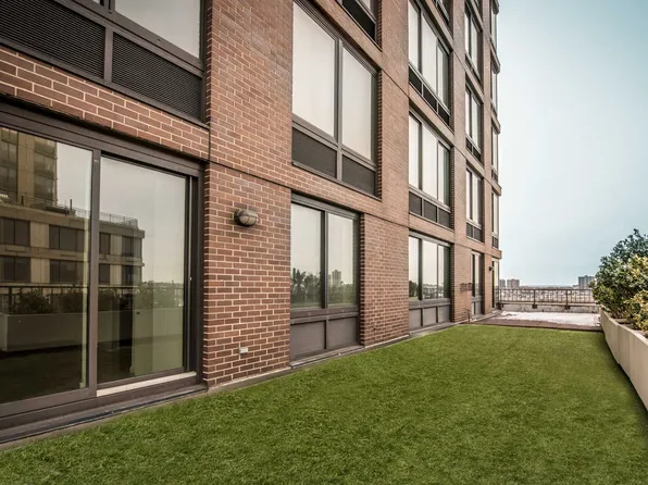 180 Riverside Boulevard image 40 of 71