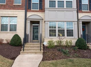 508 Overlook Park Dr, Oxon Hill, MD 20745