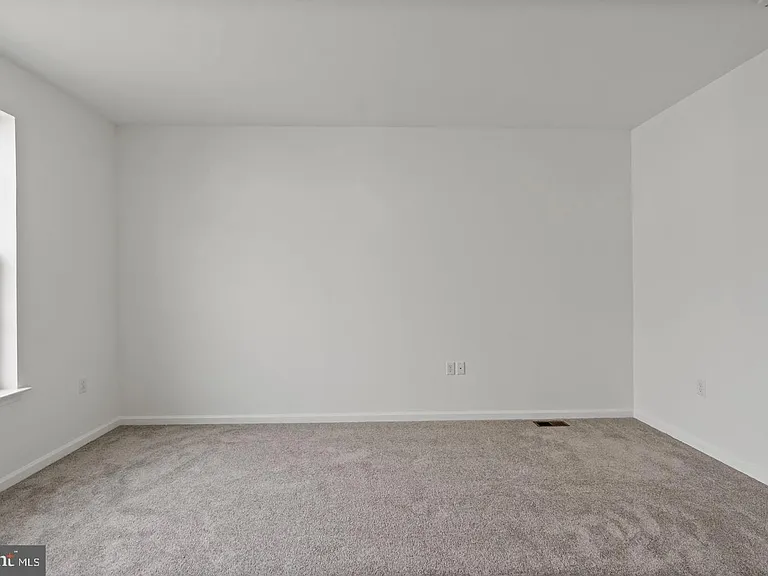 646 Hemsworth Ln — Photo 14