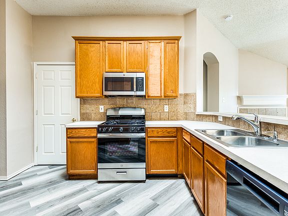 4th image of 8516 Rock Creek Dr