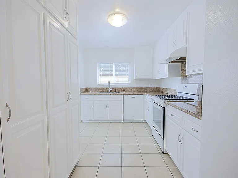 121 Lisa Ln — Photo 10