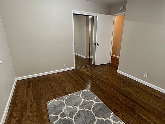 4th image of 137 Oak Ct #137