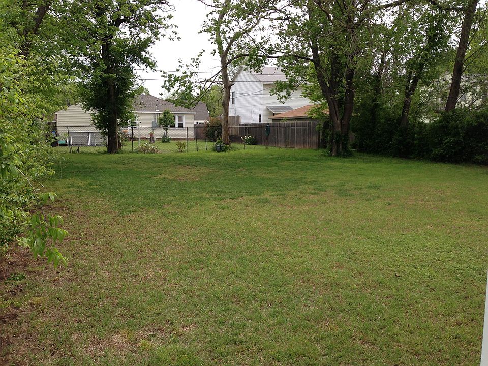 2nd image of 1122 W Comanche St