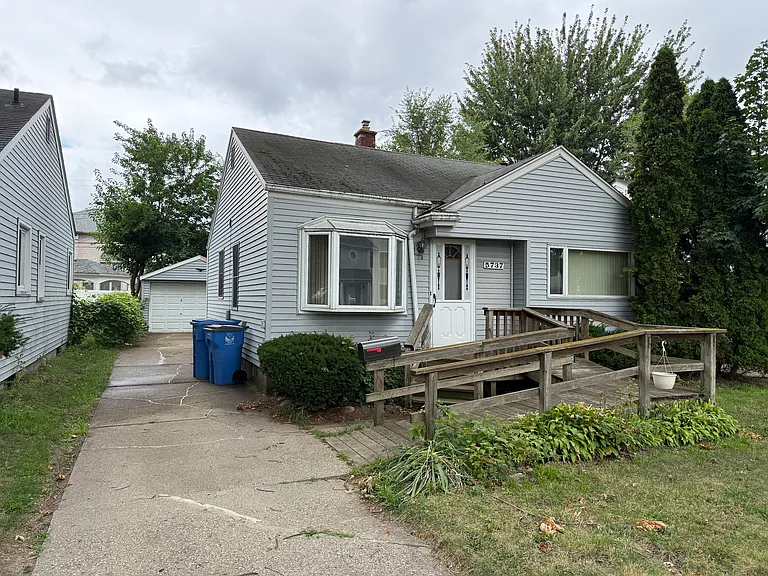 5737 Colonial St — Photo 2