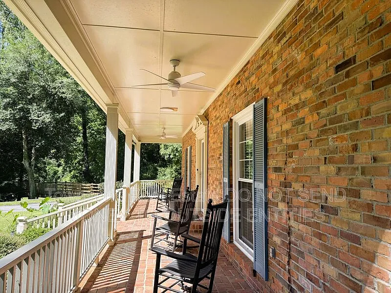 5 bed, 3.0 bath, 3776 sqft, $3,045 — Photo 4