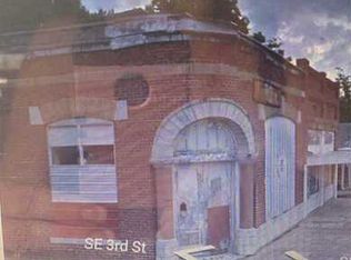 302 S Main St, Spiro, OK 74959