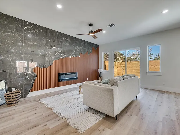 3434 Navaro St — Photo 4