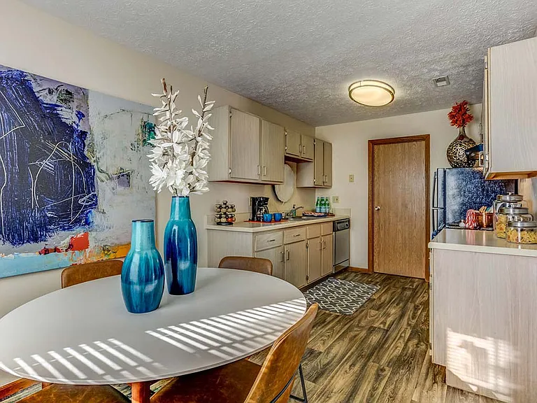 Heathermoor and Bedford Commons Apartments — Photo 11