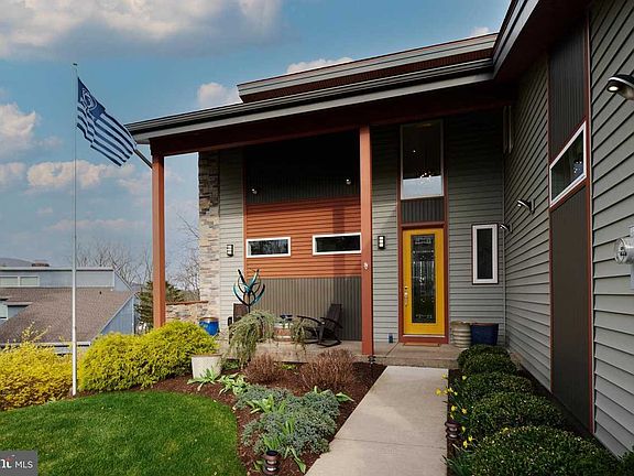 5th image of 646 Royal Cir