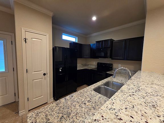 4th image of 6838 Lakeview Dr
