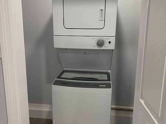 3rd image of 5092 Elwood Rd #2