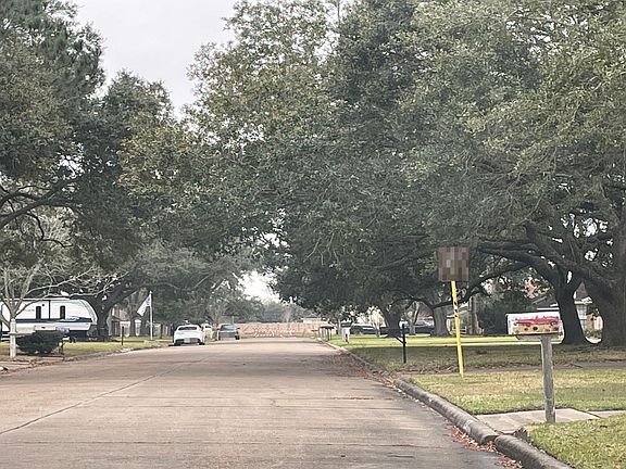 5th image of 218 W Sherwood Dr