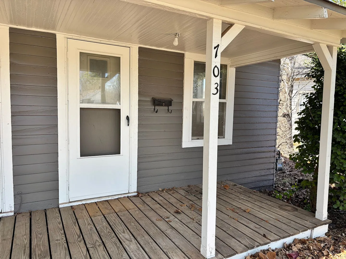 1 or 2 Bedroom, 1-Bathroom Duplex with central heat and air — Photo 2