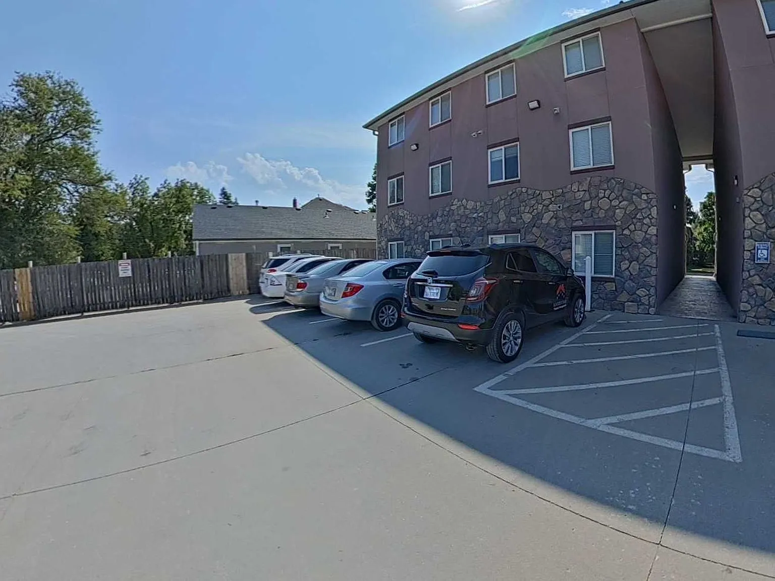 916 Bluemont Ave — Photo 4