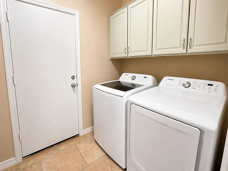 8206 S 22nd Ln — Photo 3