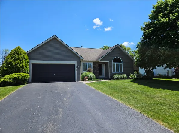 6148 Trillium Trl, Ontario, NY 14519