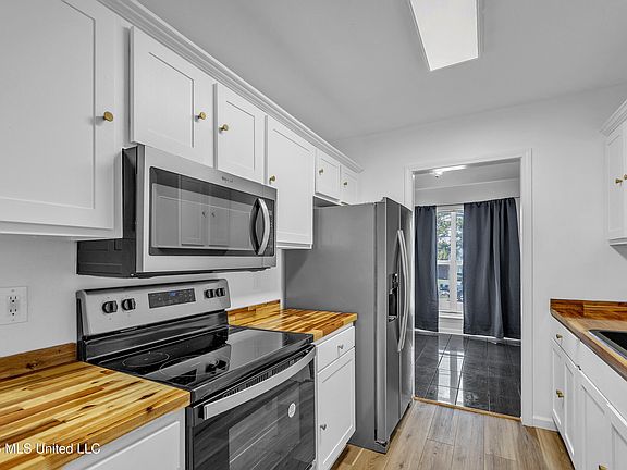 5th image of 428 Woodlake Ln