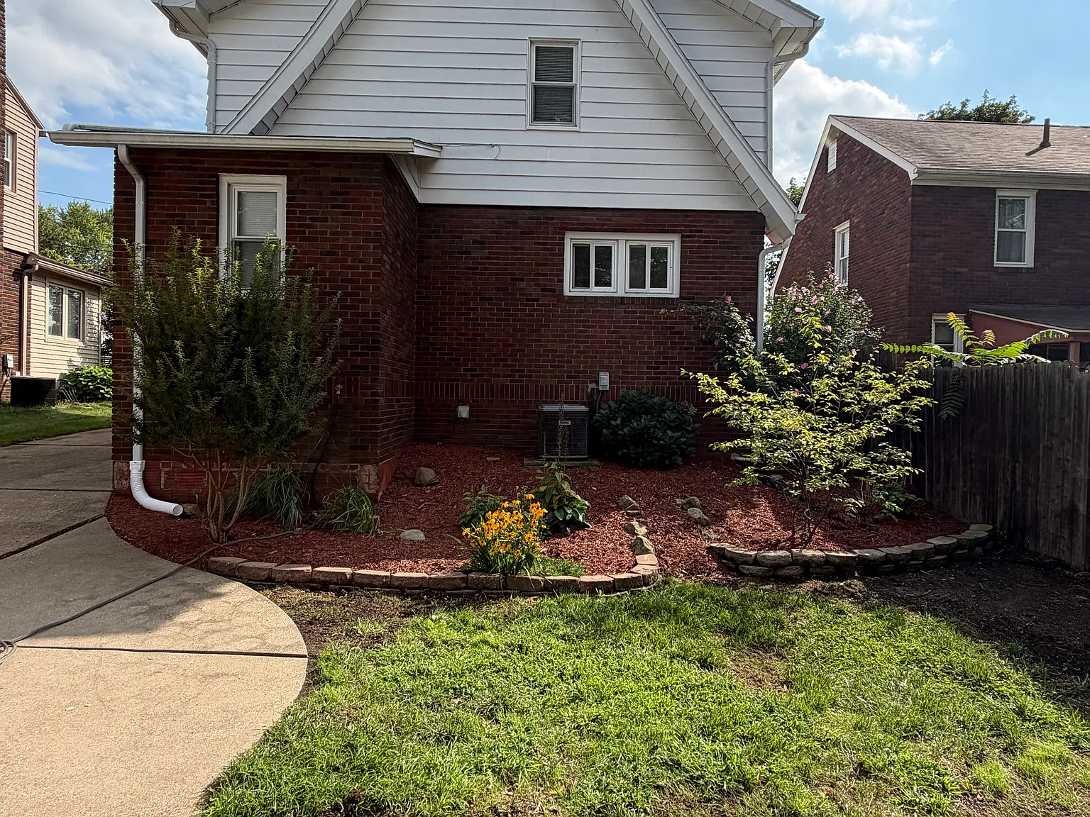 3 bed, 1367 sqft, $1,300 — Photo 2