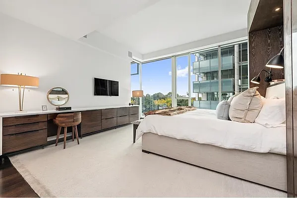 Sold by Sloane Square | media 15