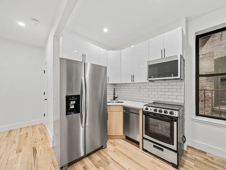 312 Manhattan Ave #2D — Photo 6
