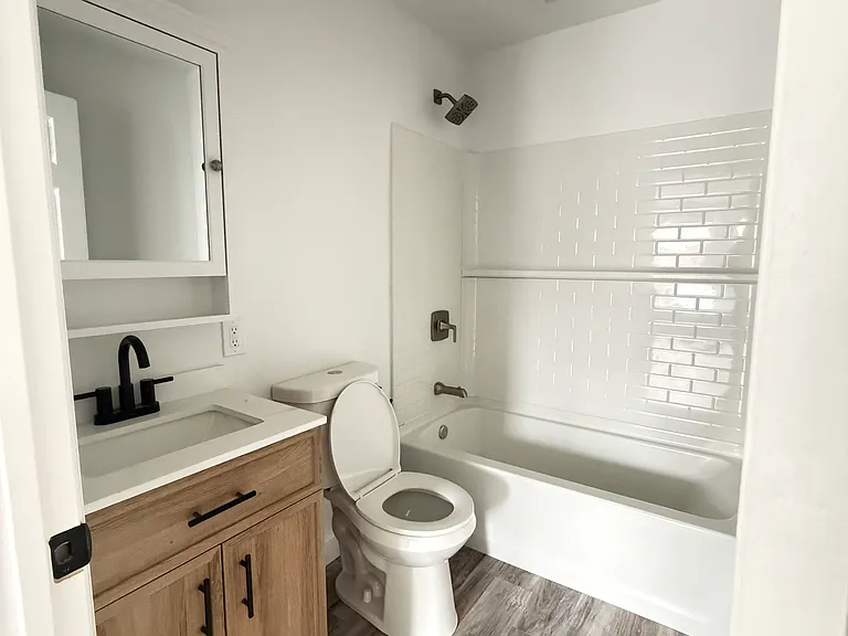 103 Vineyard Ave #2 — Photo 4