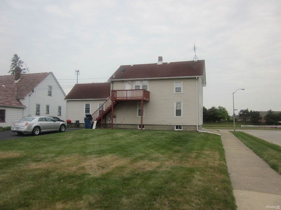 S Holland 134 E 162nd Unit 2 080613 028