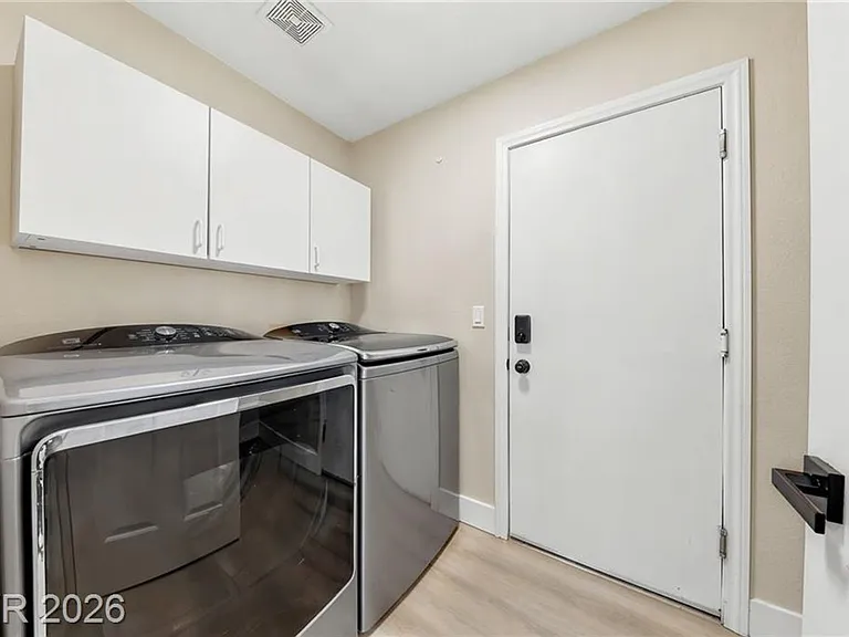 2551 Williamsburg St — Photo 23