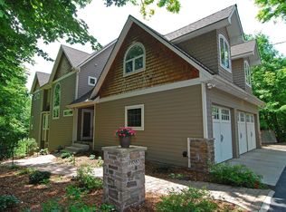 19585 Manor Rd, Excelsior, MN 55331