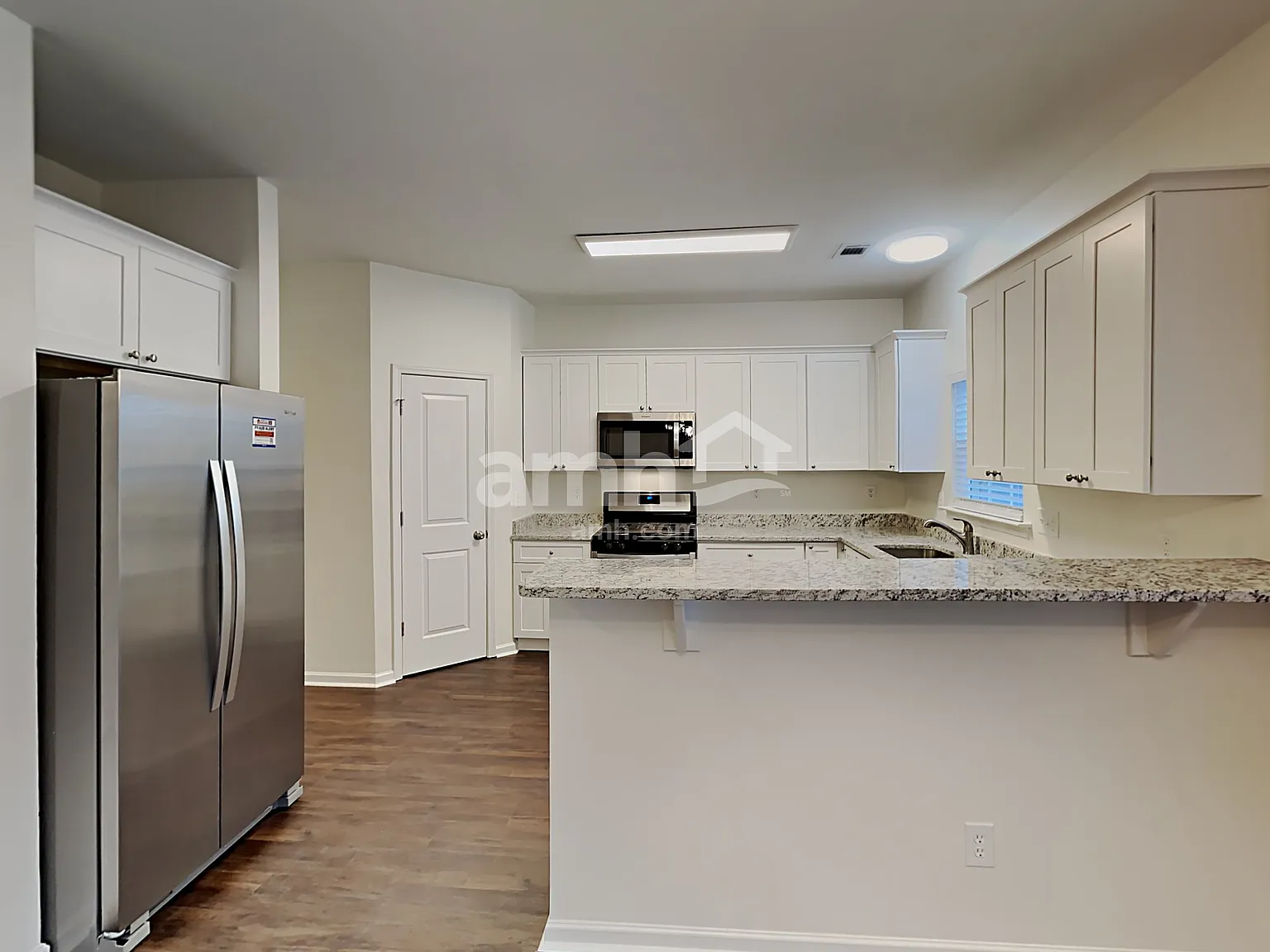 4 bed, 2.5 bath, 2264 sqft, $2,495 — Photo 3