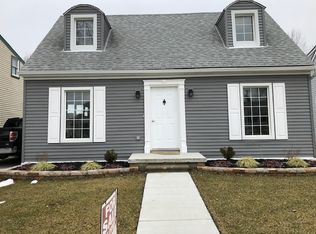 17586 Matthews St, Riverview, MI 48193