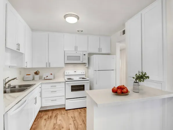 Dickens Court, 14955 Dickens St APT 104, Sherman Oaks, CA 91403