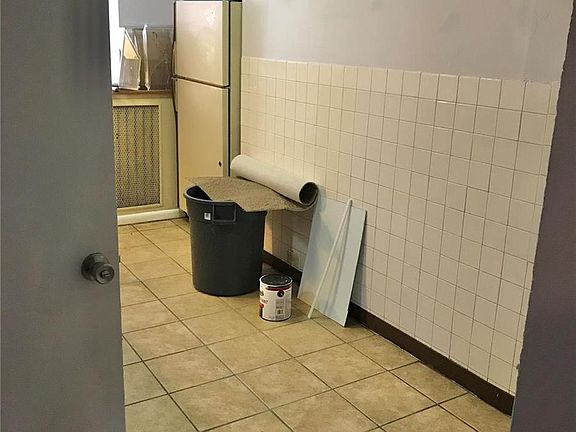 4th image of 3307 California Ave