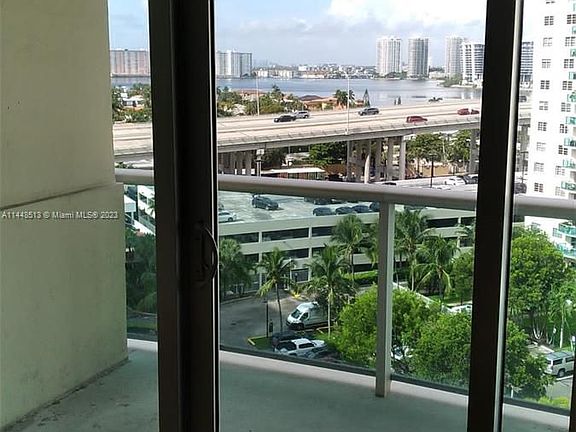 4th image of 19380 Collins Ave APT 1023