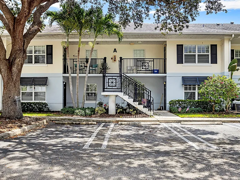 Groves of Delray 62+ Apartments — Photo 14