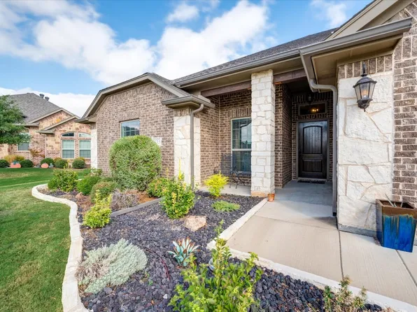 333 Bunny Cir, Saginaw, TX 76179