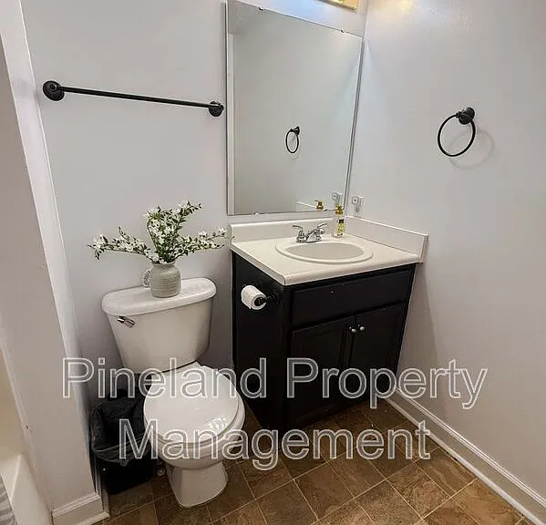 815 Zapata Ln — Photo 10