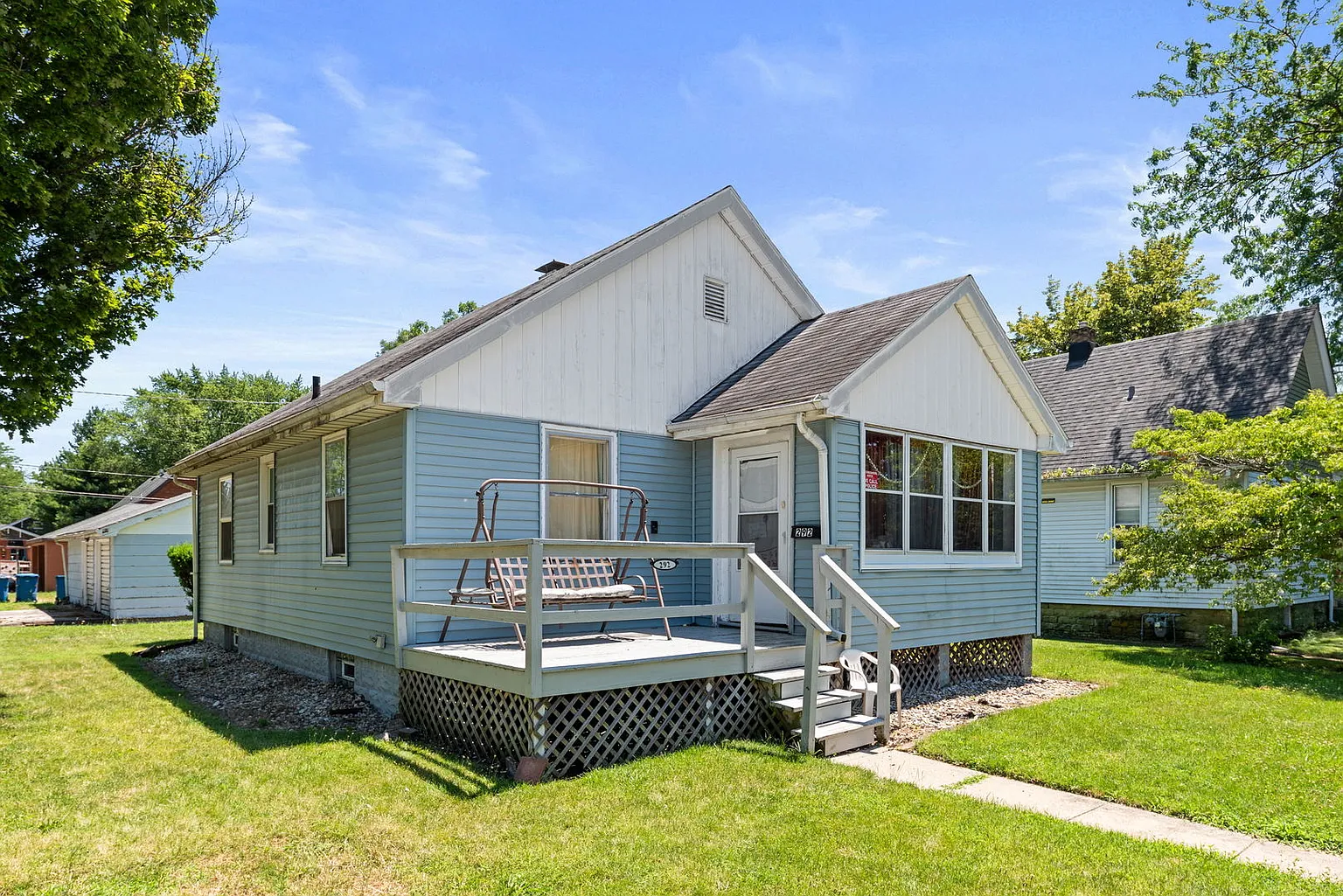292 N 7th Ave photo 1