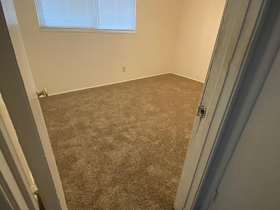4th image of 460 N East St