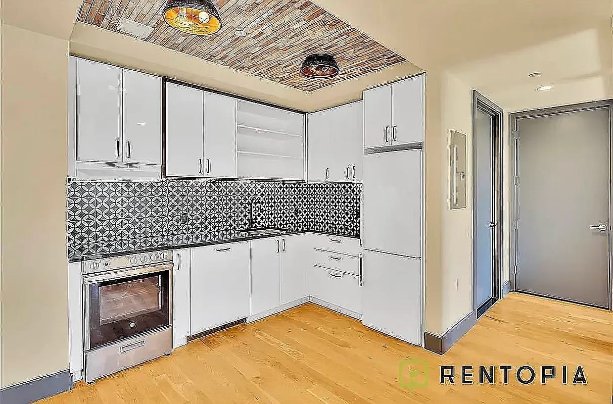 338 Evergreen Avenue — Photo 3