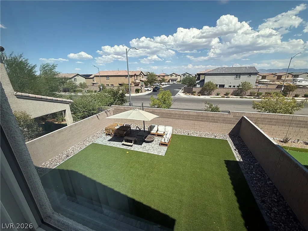 3 bed, 2.5 bath, 2051 sqft, $2,400 — Photo 3