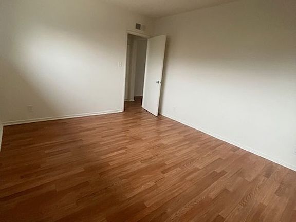 3rd image of 4588-4592 Fountain Ave #27