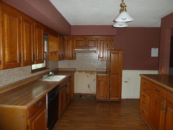 3rd image of 106 N 80th Ter