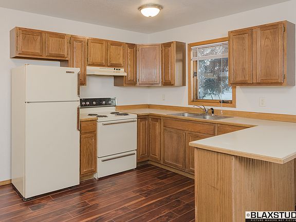 3rd image of 228 Princess Dr APT 1